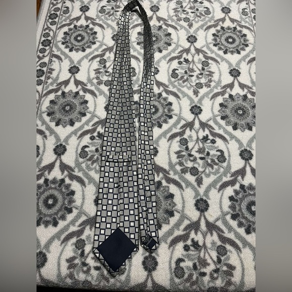 Pendleton 100 Percent Silk Made in Italy Black and Grey Little Square Tie - Picture 5 of 5